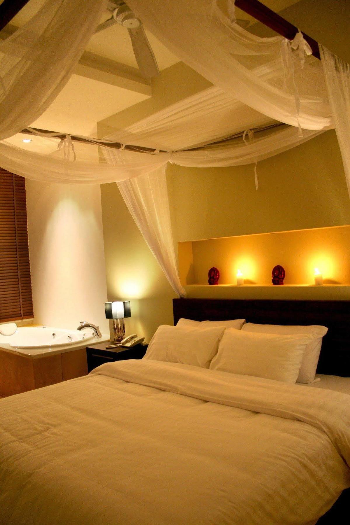 Mandalai Hotel 恰洛克拉姆 外观 照片